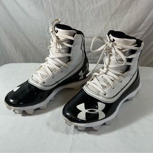 Under Armour Highlight Football Cleats in Black White size 2 Y.